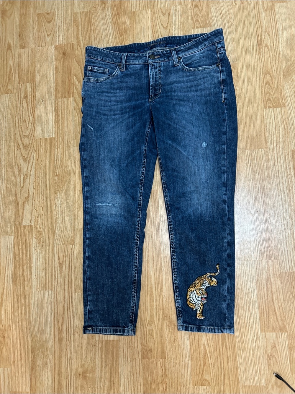 Women’s Cropped Dark Blue Jeans with Tiger Embroidery